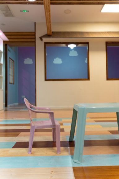 Nuestro espacio es amplio y versátil, adaptándolo según las necesidades de cada actividad.